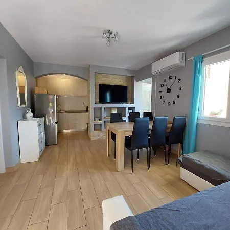 Tina's House Semesterbostad *